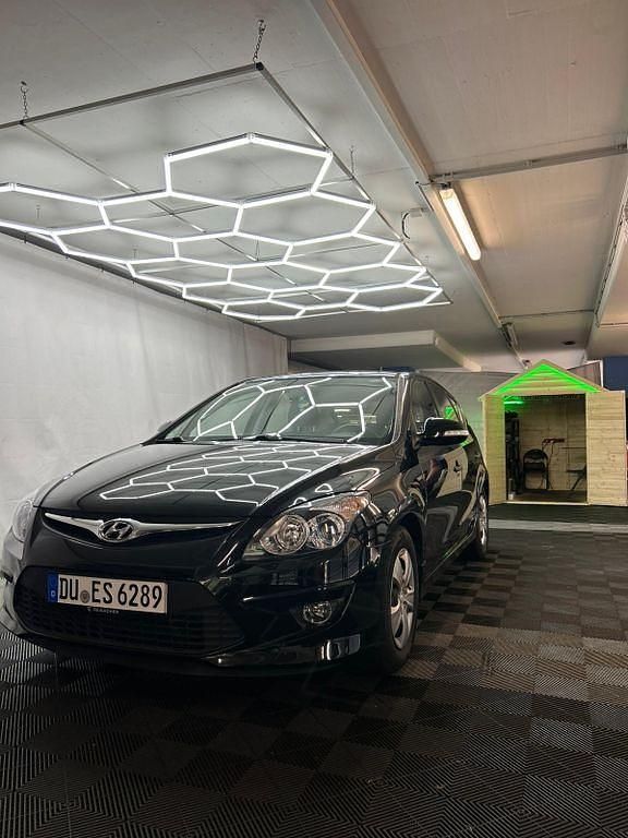 Schwarz Gebraucht 2012 Hyundai i30 Classic Limousine | 5.500 € (Fairer Preis) - Bild 1/4