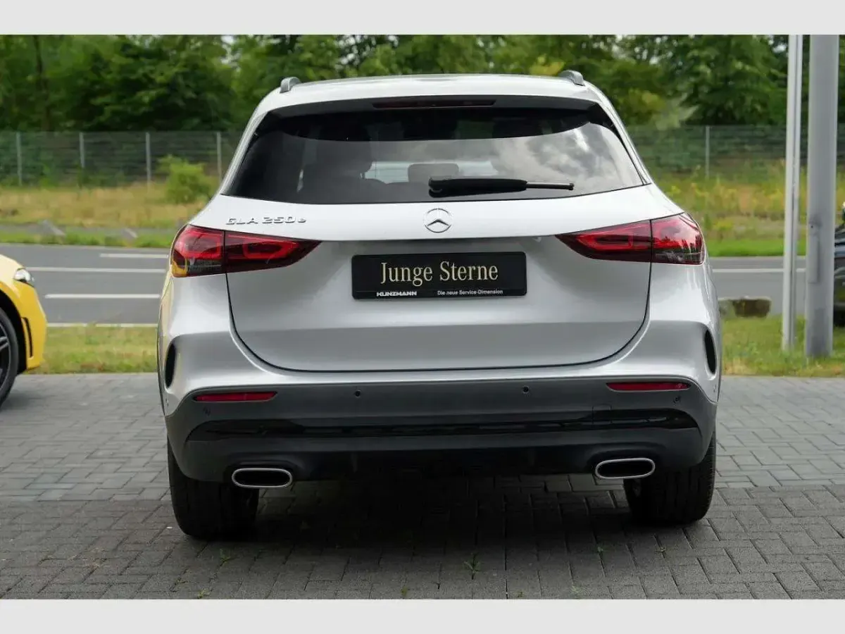 Gebraucht Mercedes GLA250 AMG 218 PS (160 kW) 2022 Iridiumsilber metallic SUV