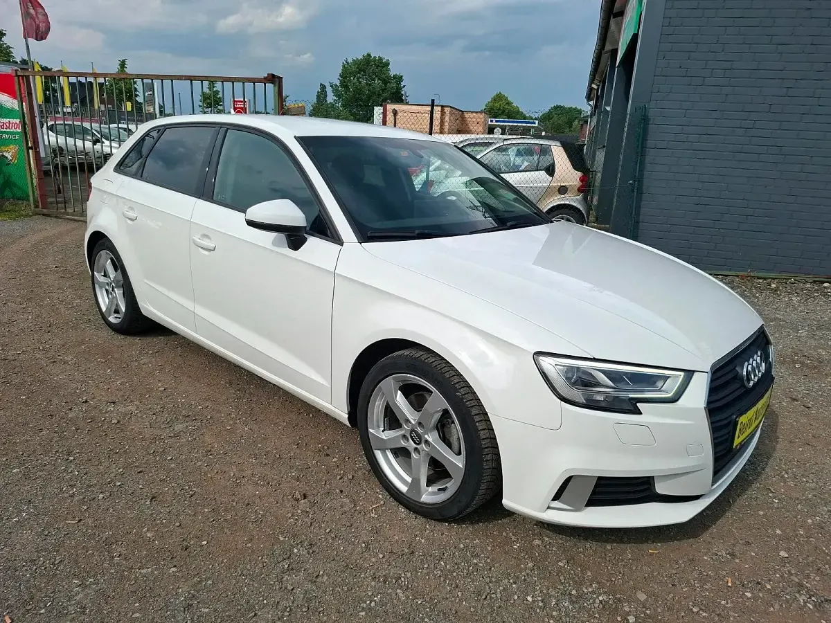 Używany Audi A3 116 KM (85 kW) 2018 Biały Sedan/Limuzyna