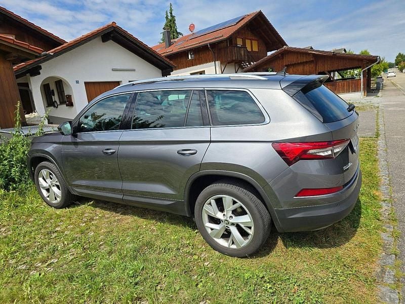 Grau Gebraucht 2022 Skoda Kodiaq Style SUV | 27.000 € (Superpreis) - Bild 1/4