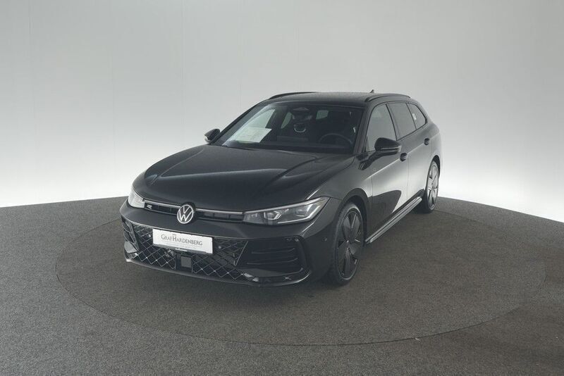 Schwarz Gebraucht 2024 VW Passat R-line Kombi | 44.710 € (Fairer Preis) - Bild 1/4
