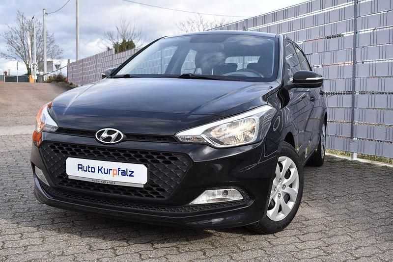 Gebraucht Hyundai i20 Active 75 PS (55 kW) 2016 Schwarz Kleinwagen