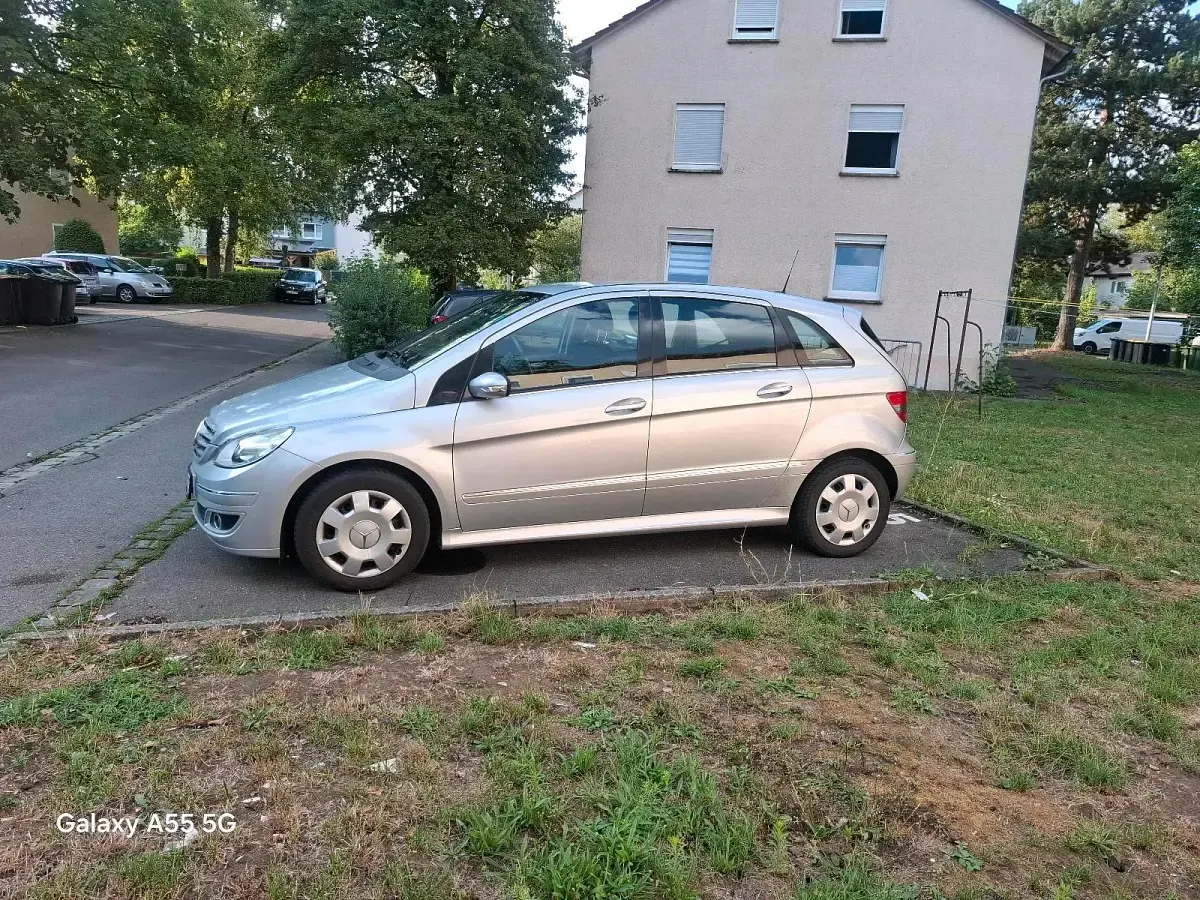 Gebraucht Mercedes 180 109 PS (80 kW) 2006 Silber Limousine