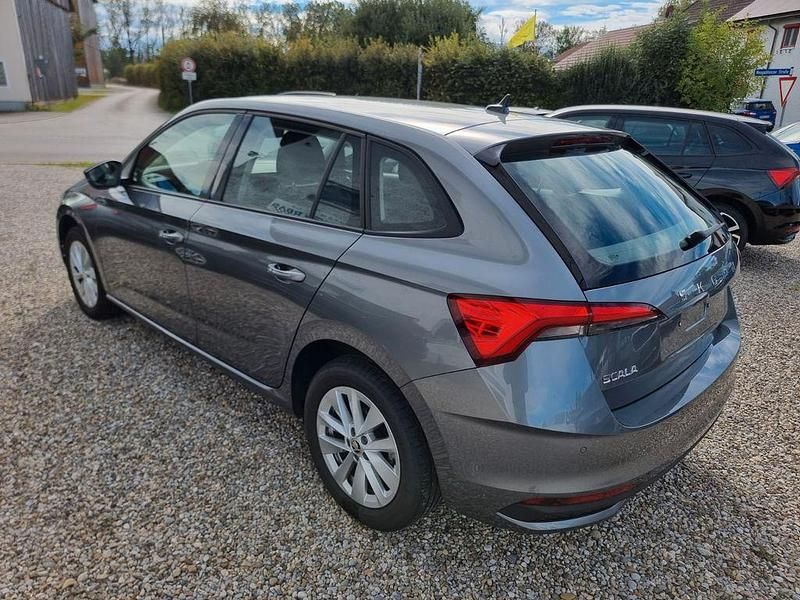 Gebraucht Skoda Scala Selection 116 PS (85 kW) 2024 Grau Kleinwagen
