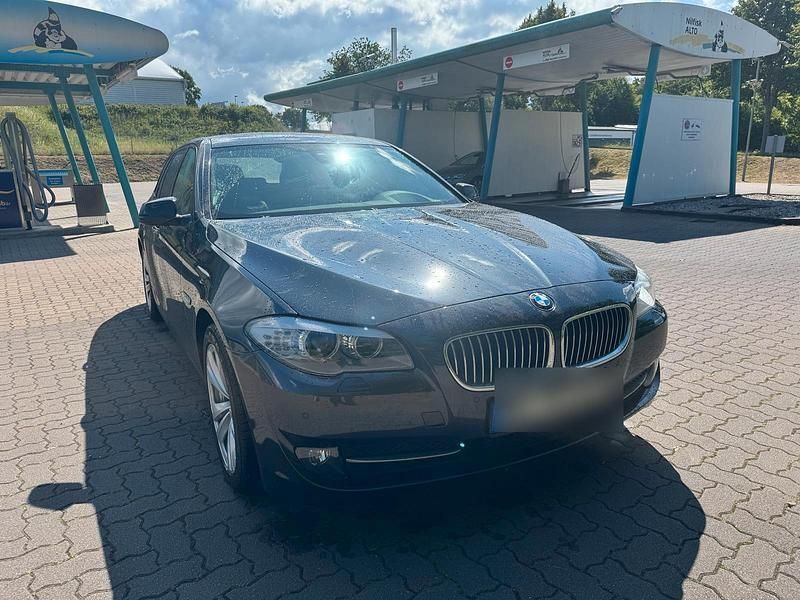 Grau Gebraucht 2013 BMW 520 Kombi | 10.300 € (Guter Preis) - Bild 1/4