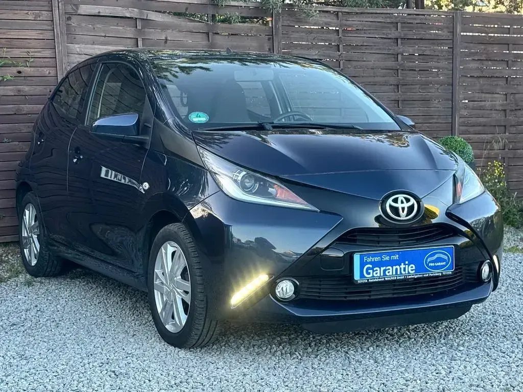 Gebraucht Toyota Aygo X-play 69 PS (50 kW) 2016 Blau Kleinwagen