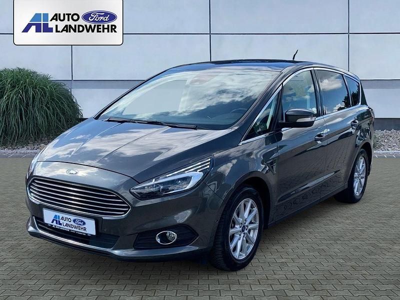 Grau Gebraucht 2019 Ford S-MAX Titanium Van / Kleinbus | 21.490 € (Fairer Preis) - Bild 1/4