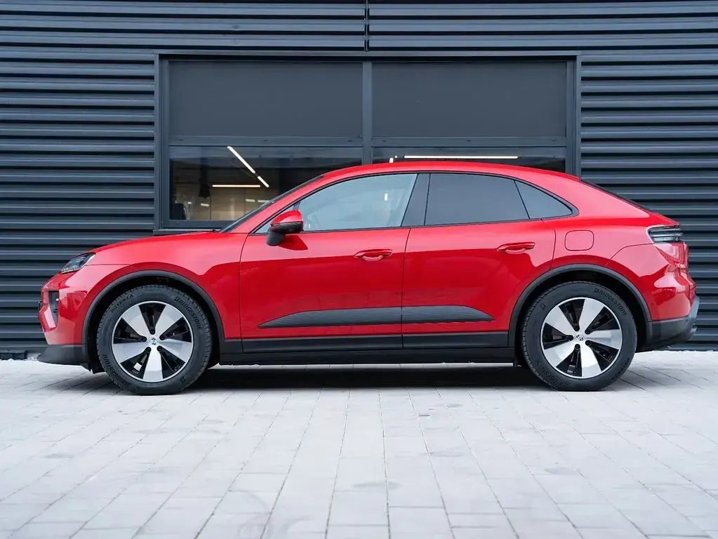 Gebraucht Porsche Macan 4 Electric 300 kW (408 PS) 2026 Rot SUV