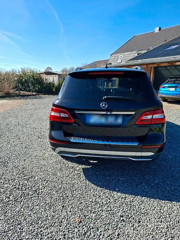 Gebraucht Mercedes ML350 258 PS (189 kW) 2015 Schwarz SUV