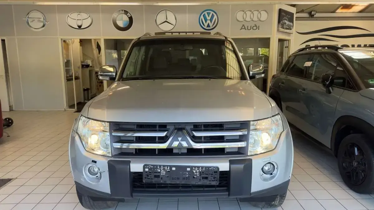 Gebraucht Mitsubishi Pajero Instyle 170 PS (125 kW) 2010 Grau SUV