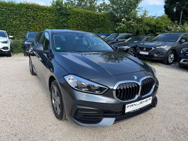 Mineralgrau metallic Gebraucht 2020 BMW 118 Advantage Kleinwagen | 17.499 € (Fairer Preis) - Bild 1/4