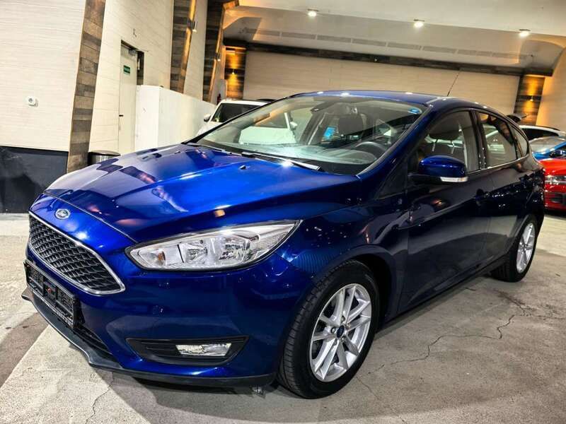 Blau Gebraucht 2016 Ford Focus Limousine | 8.900 € (Guter Preis) - Bild 1/4