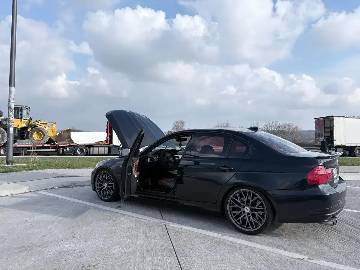 Käytetty BMW 330 245 HP (180 kW) 2011 Musta Sedan