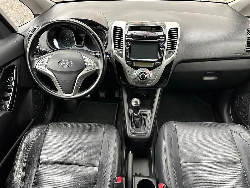 Gebraucht Hyundai ix20 125 PS (91 kW) 2011 Blau Kleinwagen
