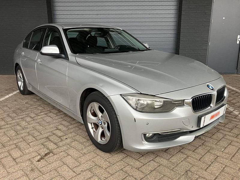 Grau Gebraucht 2012 BMW 320 Efficient Dynamics Limousine | 8.200 € (Superpreis) - Bild 1/4