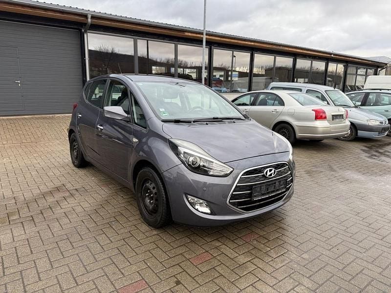 Grau Gebraucht 2015 Hyundai ix20 Trend Kleinwagen | 3.690 € (Superpreis) - Bild 1/4