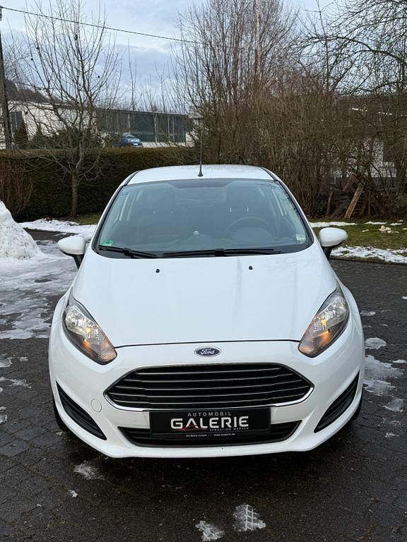 Weiß Gebraucht 2014 Ford Fiesta Trend Kleinwagen | 4.490 € (Fairer Preis) - Bild 1/4