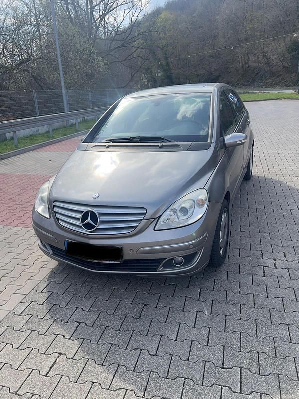 Gebraucht Mercedes B180 110 PS (80 kW) 2005 Silber Van / Kleinbus