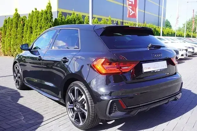 Gebraucht Audi A1 Comfort 150 PS (110 kW) 2021 Schwarz SUV