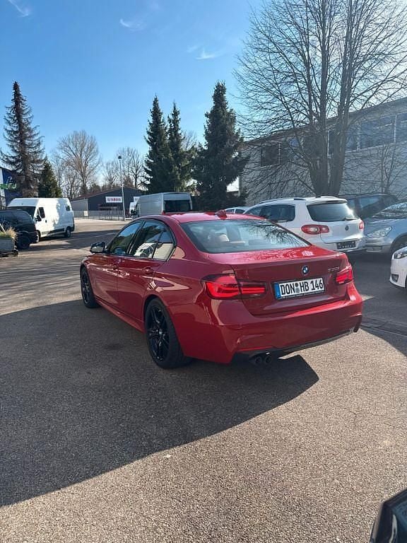 Gebraucht BMW 330 M Sport 252 PS (185 kW) 2018 Rot Limousine