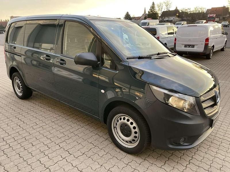 Gebraucht Mercedes Vito 163 PS (119 kW) 2022 Granitgrün Van