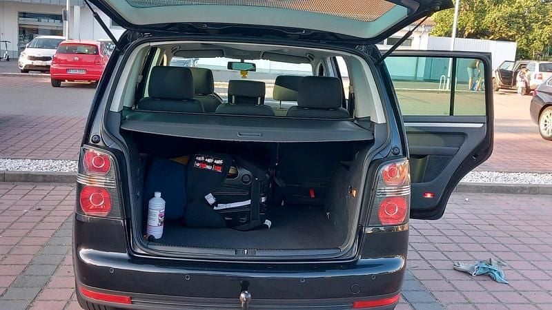 Schwarz Gebraucht 2005 VW Touran Van / Kleinbus | 3.000 € (Teuer) - Bild 1/4