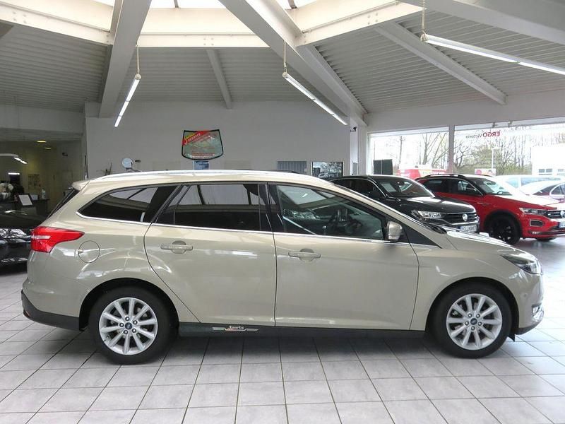 Gebraucht Ford Focus Titanium 125 PS (91 kW) 2017 Beige Limousine