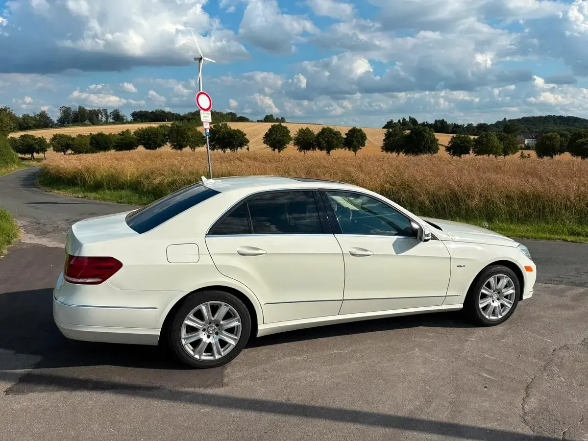 Gebraucht Mercedes E350 306 PS (225 kW) 2012 Weiß Limousine