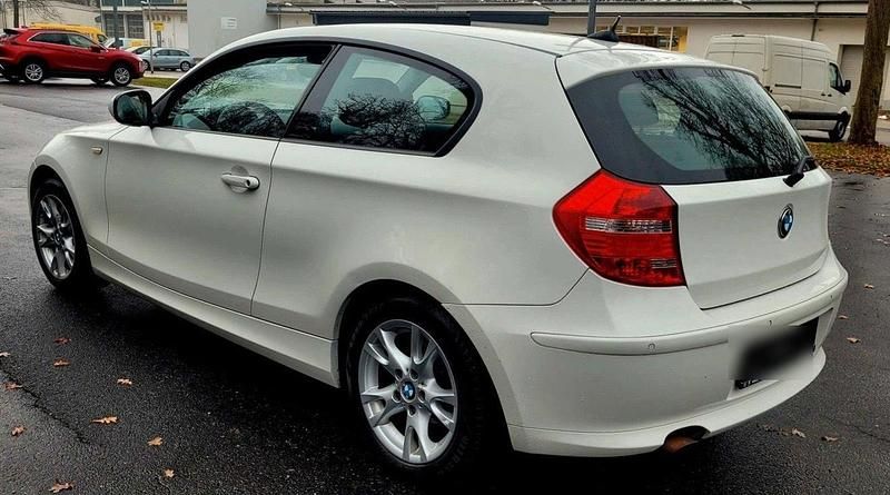 Gebraucht BMW 116 122 PS (89 kW) 2010 Weiß Kleinwagen