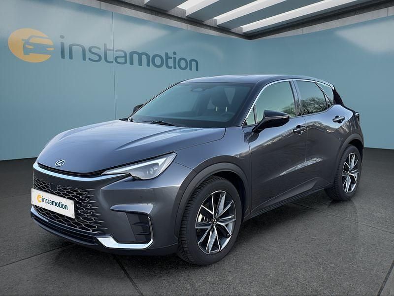 Grau Gebraucht 2024 Lexus LBX SUV | 34.499 € (Fairer Preis) - Bild 1/4