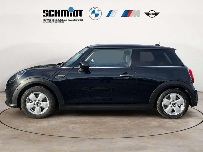 Gebraucht Mini Cooper Essential 136 PS (100 kW) 2024 Midnight black metallic Kleinwagen