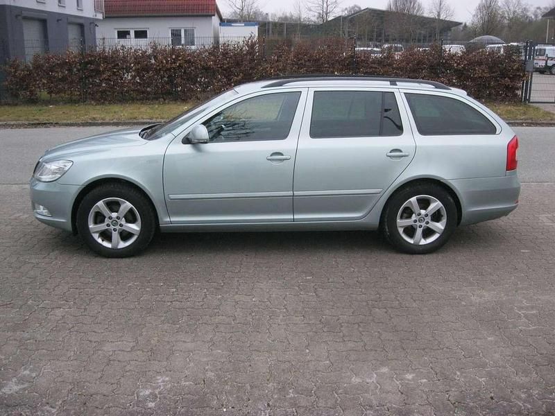 Gebraucht Skoda Octavia 105 PS (77 kW) 2011 Grün Kombi