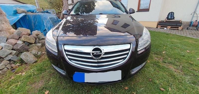 Braun Gebraucht 2011 Opel Insignia Design Edition Kombi | 2.950 € (Superpreis) - Bild 1/4
