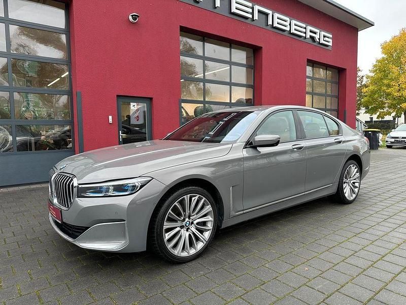 Grau Gebraucht 2019 BMW 740L Limousine | 38.980 € (Fairer Preis) - Bild 1/4