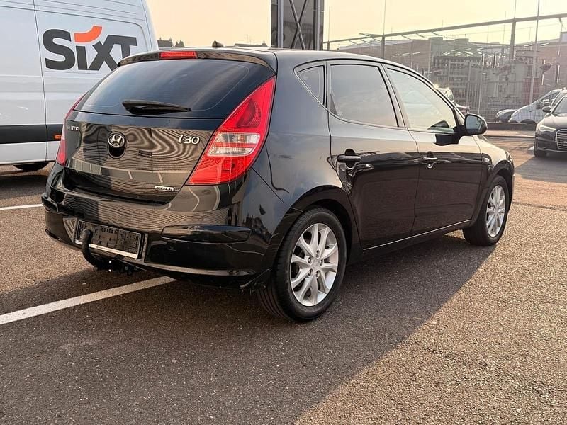 Gebraucht Hyundai i30 Style 140 PS (102 kW) 2008 Schwarz Kleinwagen