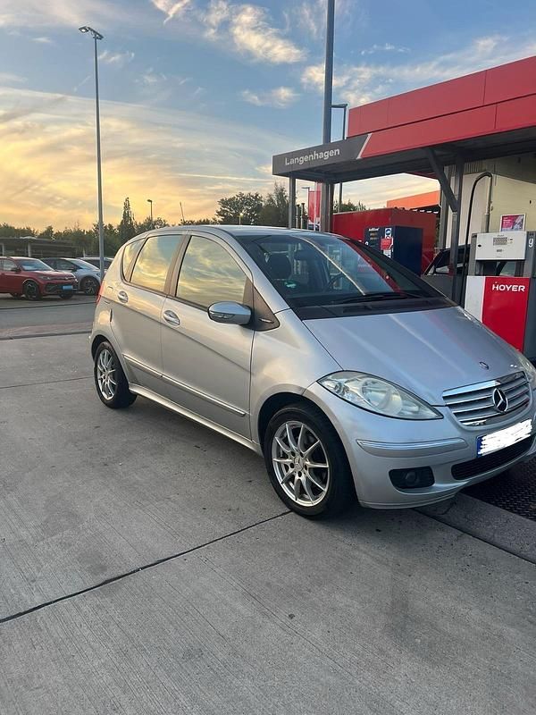 Silber Gebraucht 2007 Mercedes A180 Elegance Limousine | 3.300 € (Superpreis) - Bild 1/4