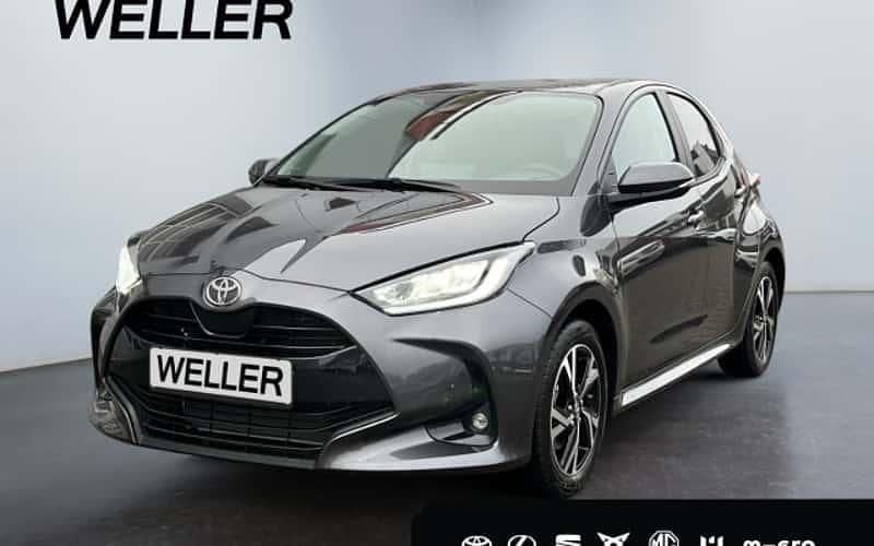 Grau Neu 2025 Toyota Yaris Hybrid Limousine | 26.666 € (Fairer Preis) - Bild 1/4