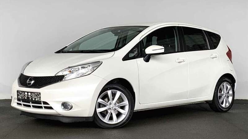 Weiss / whitebrillant / metallic Gebraucht 2016 Nissan Note S Van / Kleinbus | 11.450 € (Etwas zu teuer) - Bild 1/4