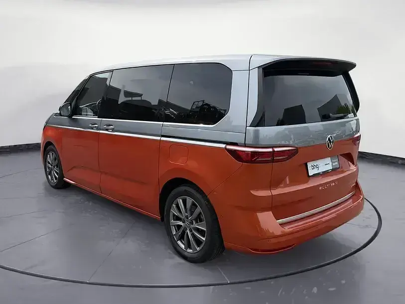 Gebraucht VW Multivan Life 218 PS (160 kW) 2023 Silber Van / Kleinbus