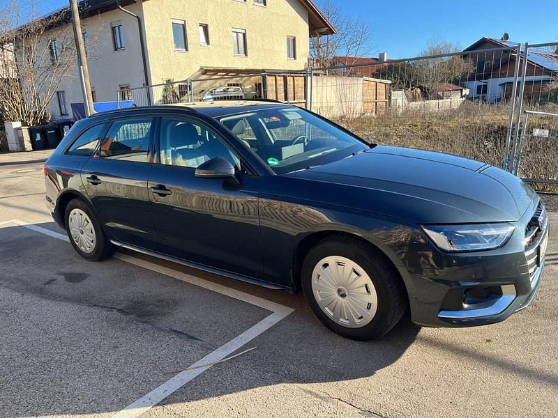 Grau Gebraucht 2023 Audi A4 Kombi | 26.800 € (Superpreis) - Bild 1/4