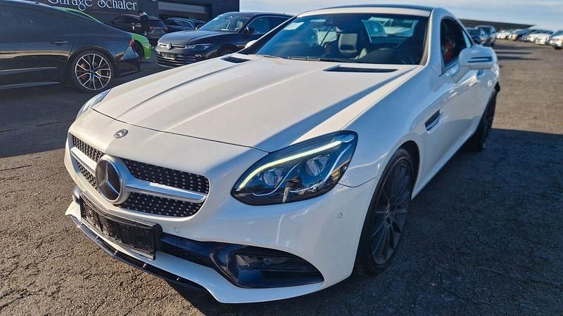 Gebraucht Mercedes SLC300 245 PS (180 kW) 2018 Diamantweiss designo Cabrio
