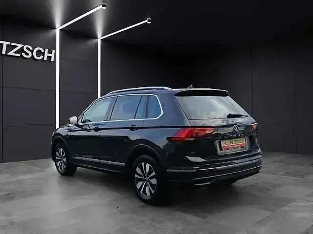 Gebraucht VW Tiguan Move 150 PS (110 kW) 2023 Grau SUV