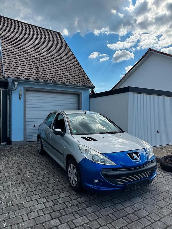 Gebraucht Peugeot 206+ 75 PS (55 kW) 2010 Grau Kleinwagen