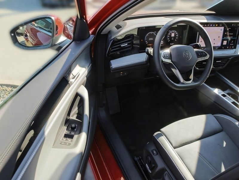 Gebraucht VW Passat Business 150 PS (110 kW) 2024 Rot Van / Kleinbus