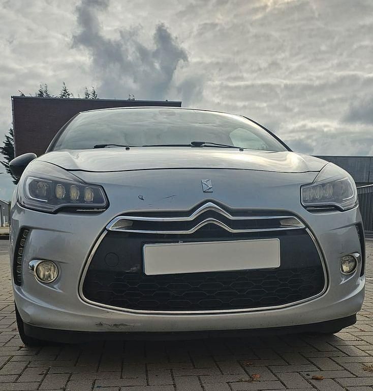 Silber Gebraucht 2014 Citroën DS3 So Chic Kleinwagen | 3.500 € (Superpreis) - Bild 1/4