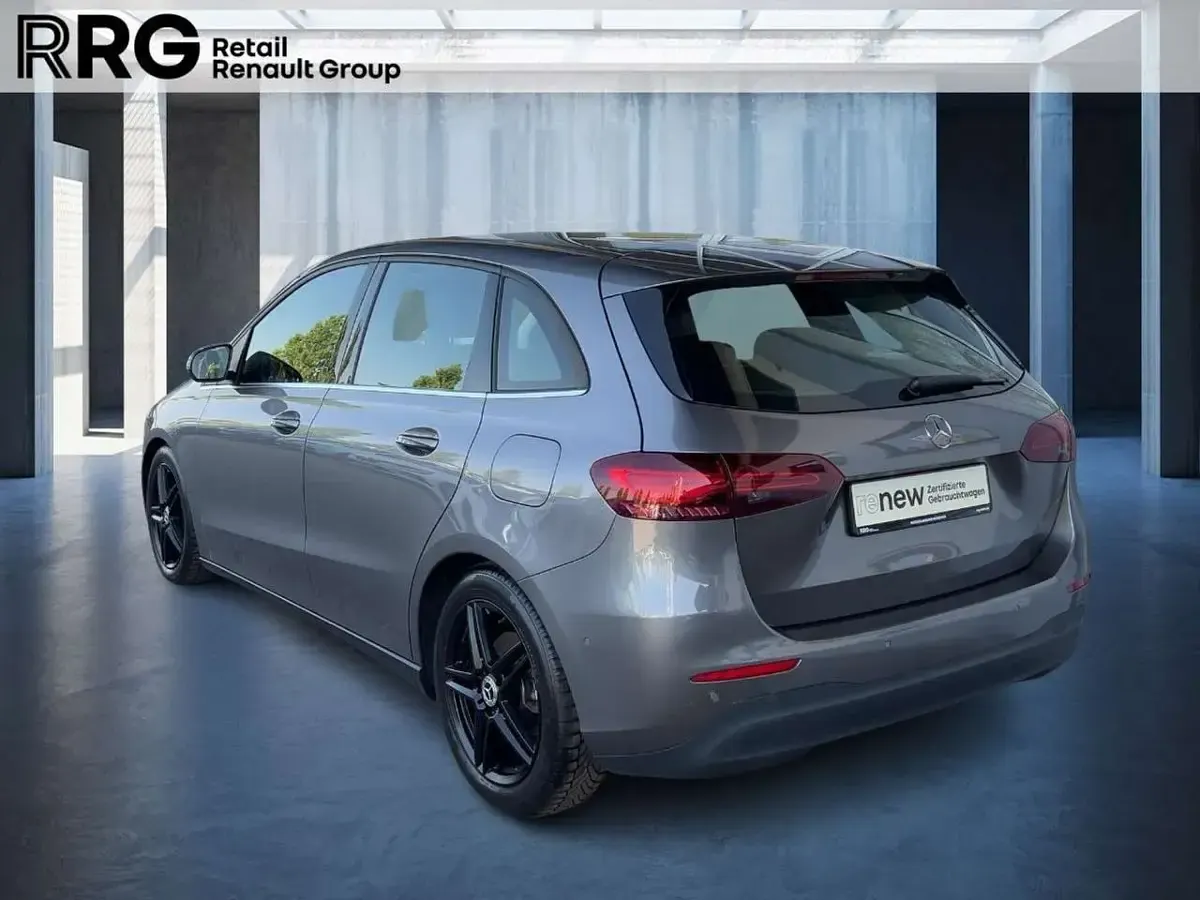 Gebraucht Mercedes B180 116 PS (85 kW) 2024 Mountaingrau  met. Kleinwagen