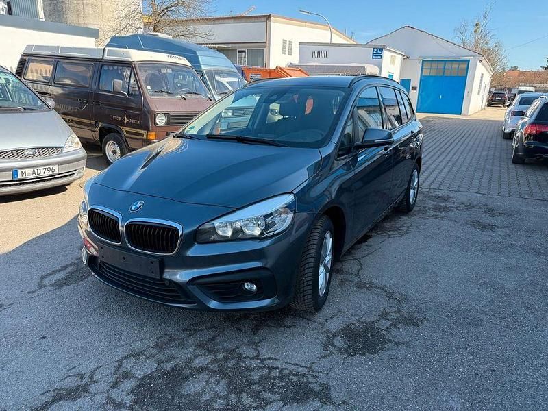 Grau Gebraucht 2017 BMW 218 Gran Tourer Van / Kleinbus | 8.999 € (Superpreis) - Bild 1/4