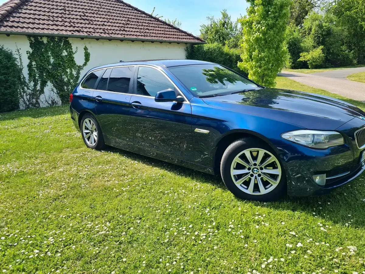 Gebraucht BMW 520 184 PS (135 kW) 2013 Blau Kombi
