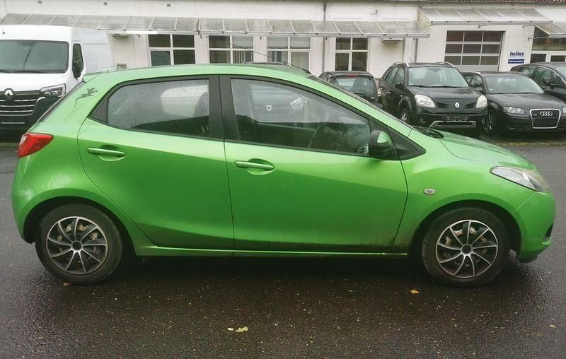 Gebraucht Mazda 2 Independence 86 PS (63 kW) 2008 Grün Limousine