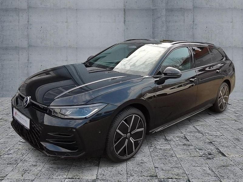 Gebraucht VW Passat R-line 177 PS (130 kW) 2024 Schwarz Kombi